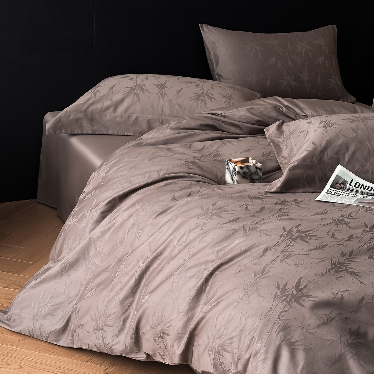 91家纺网 家纺一手货源 找家纺 舒慕家纺 2025新款100支长绒棉浮雕提花四件套 辉映