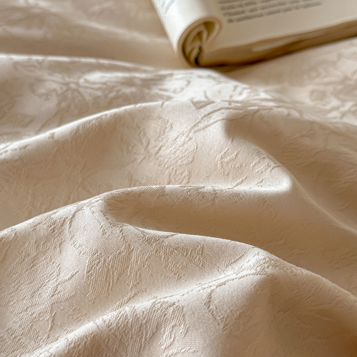 91家纺网 家纺一手货源 找家纺 舒慕家纺 2025新款100支长绒棉浮雕提花四件套 澜汐