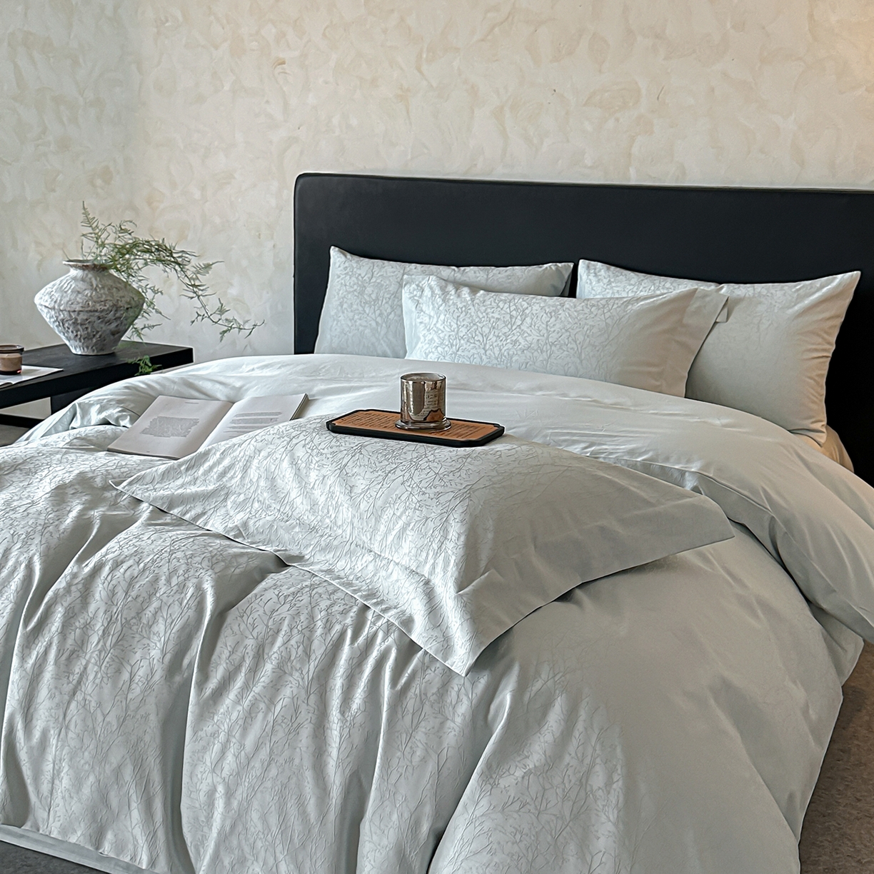 91家纺网 家纺一手货源 找家纺 舒慕家纺 2025新款100支长绒棉浮雕提花四件套 俪枝