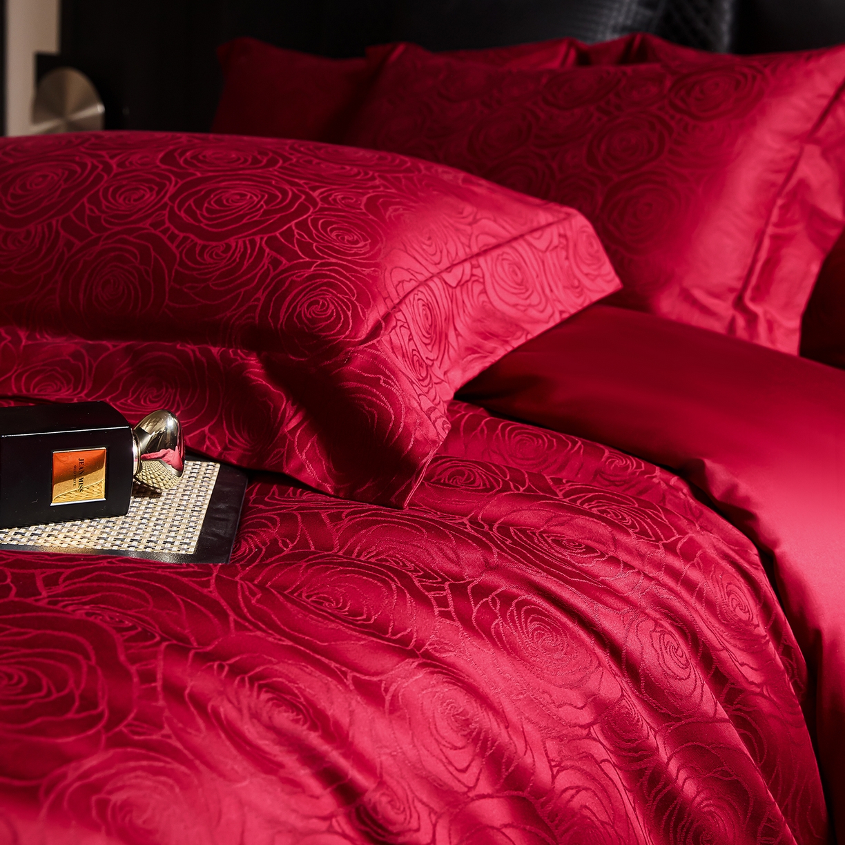 91家纺网 家纺一手货源 找家纺 舒慕家纺 2025新款100支长绒棉浮雕提花四件套 玫瑰