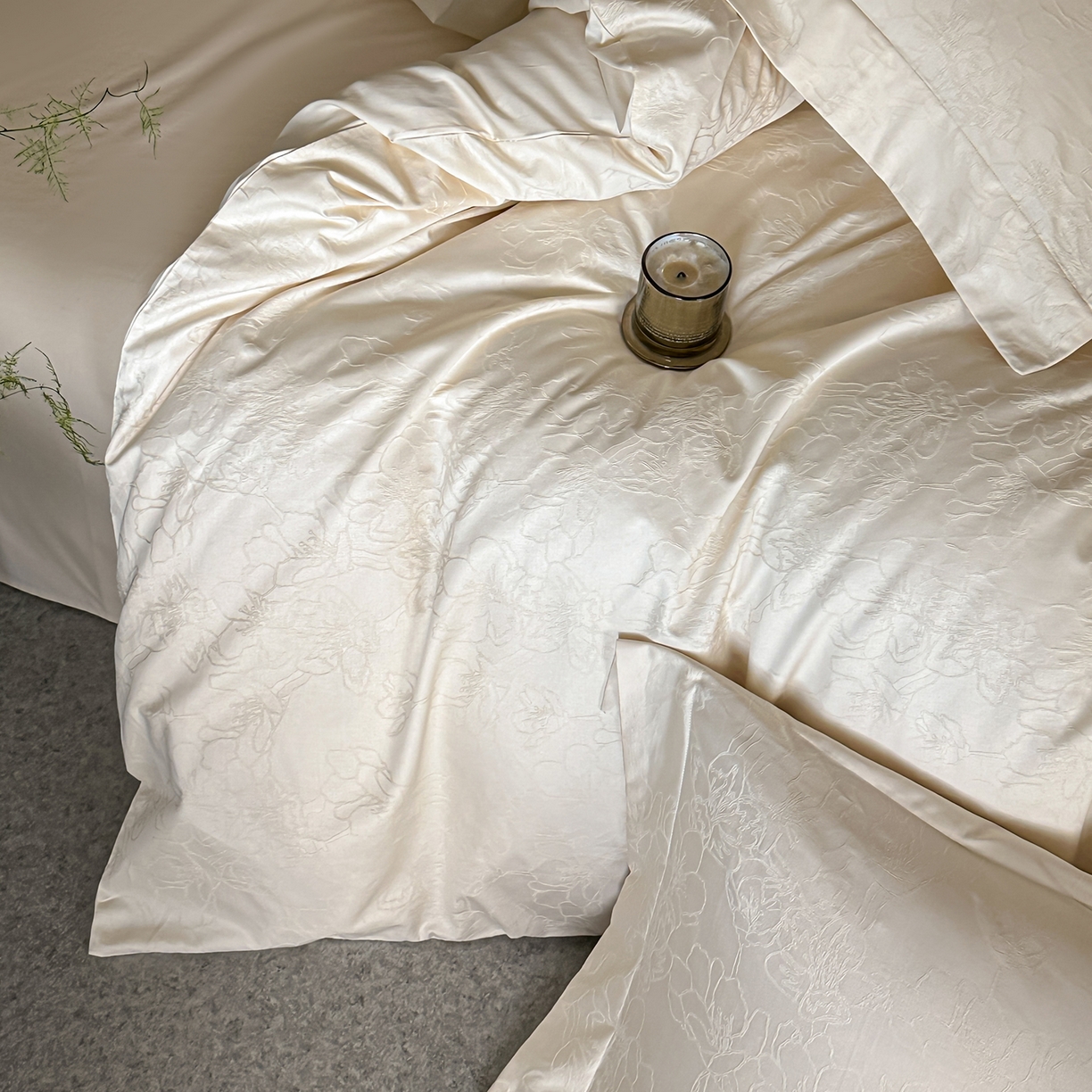 91家纺网 家纺一手货源 找家纺 舒慕家纺 2025新款100支长绒棉浮雕提花四件套 梦兰-白