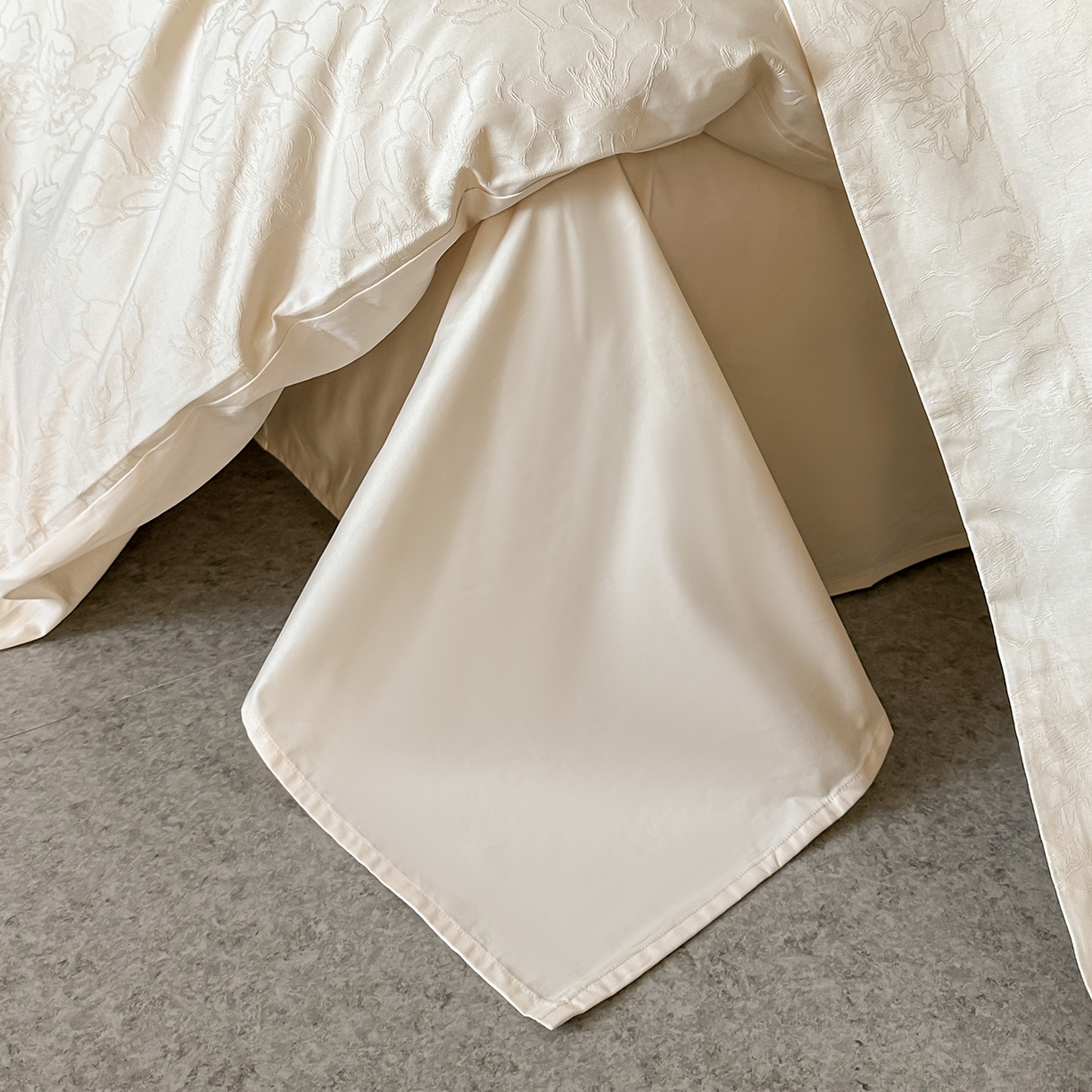 91家纺网 家纺一手货源 找家纺 舒慕家纺 2025新款100支长绒棉浮雕提花四件套 梦兰-白