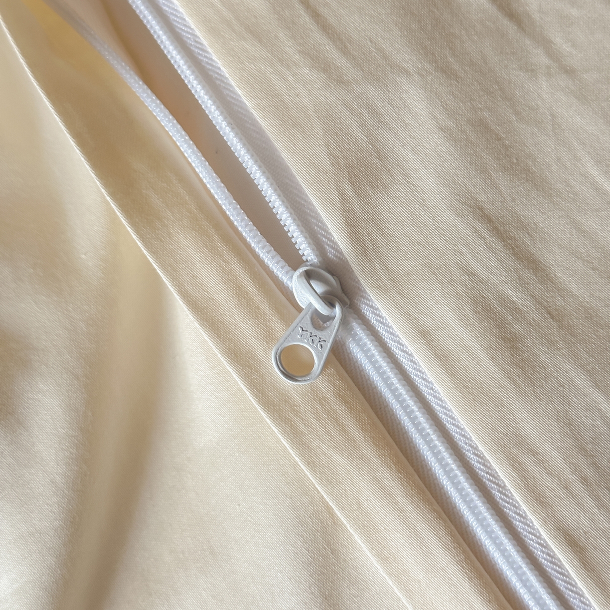 91家纺网 家纺一手货源 找家纺 舒慕家纺 2025新款100支长绒棉浮雕提花四件套 梦兰-白