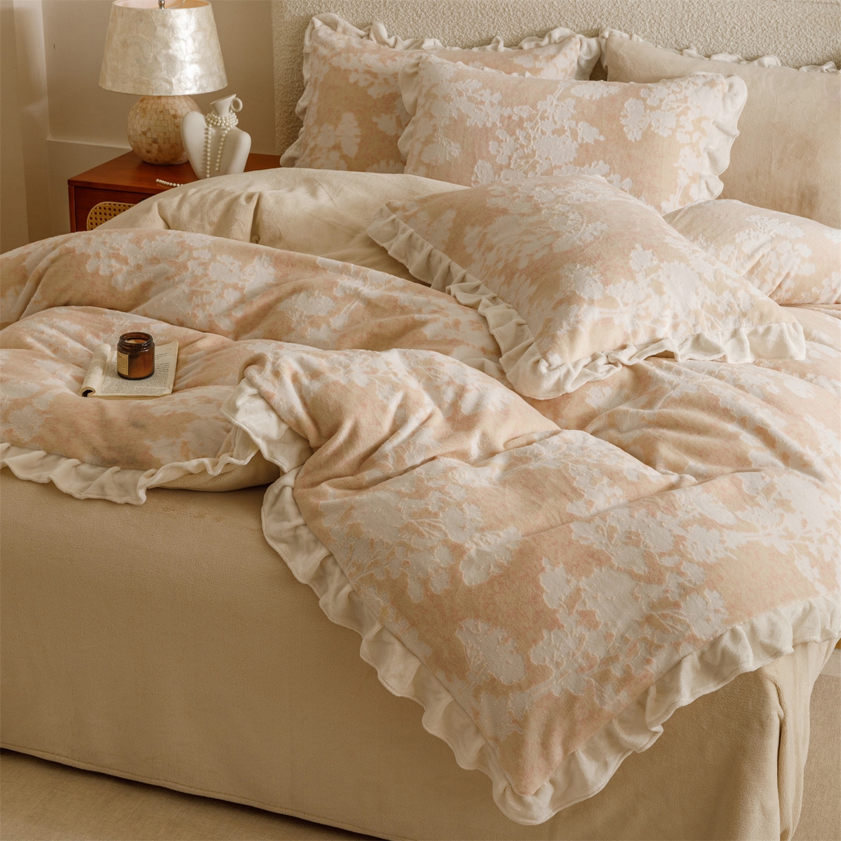 91家纺网 家纺一手货源 找家纺 （总）趣色家纺 2025秋冬新款韩风小清新花边牛奶绒立体烂花四件套