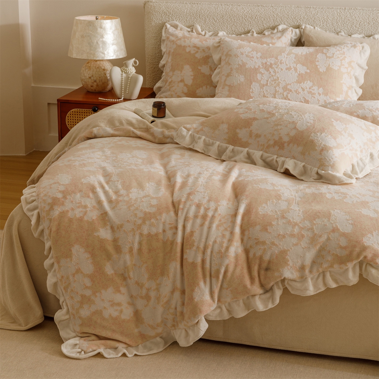 91家纺网 家纺一手货源 找家纺 （总）趣色家纺 2025秋冬新款韩风小清新花边牛奶绒立体烂花四件套