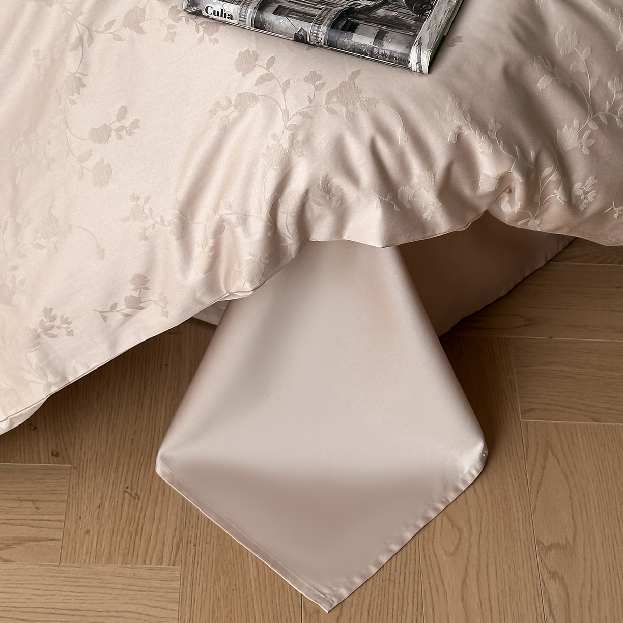 91家纺网 家纺一手货源 找家纺 舒慕家纺 2025新款100支长绒棉浮雕提花四件套 诗娜