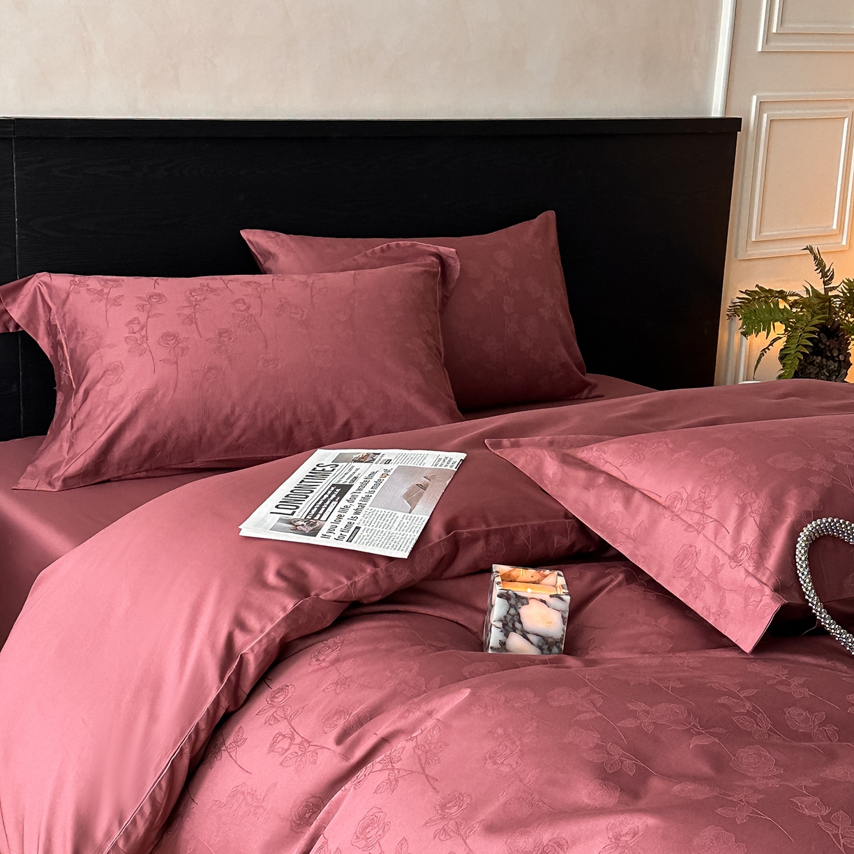 91家纺网 家纺一手货源 找家纺 舒慕家纺 2025新款100支长绒棉浮雕提花四件套 恬静花开