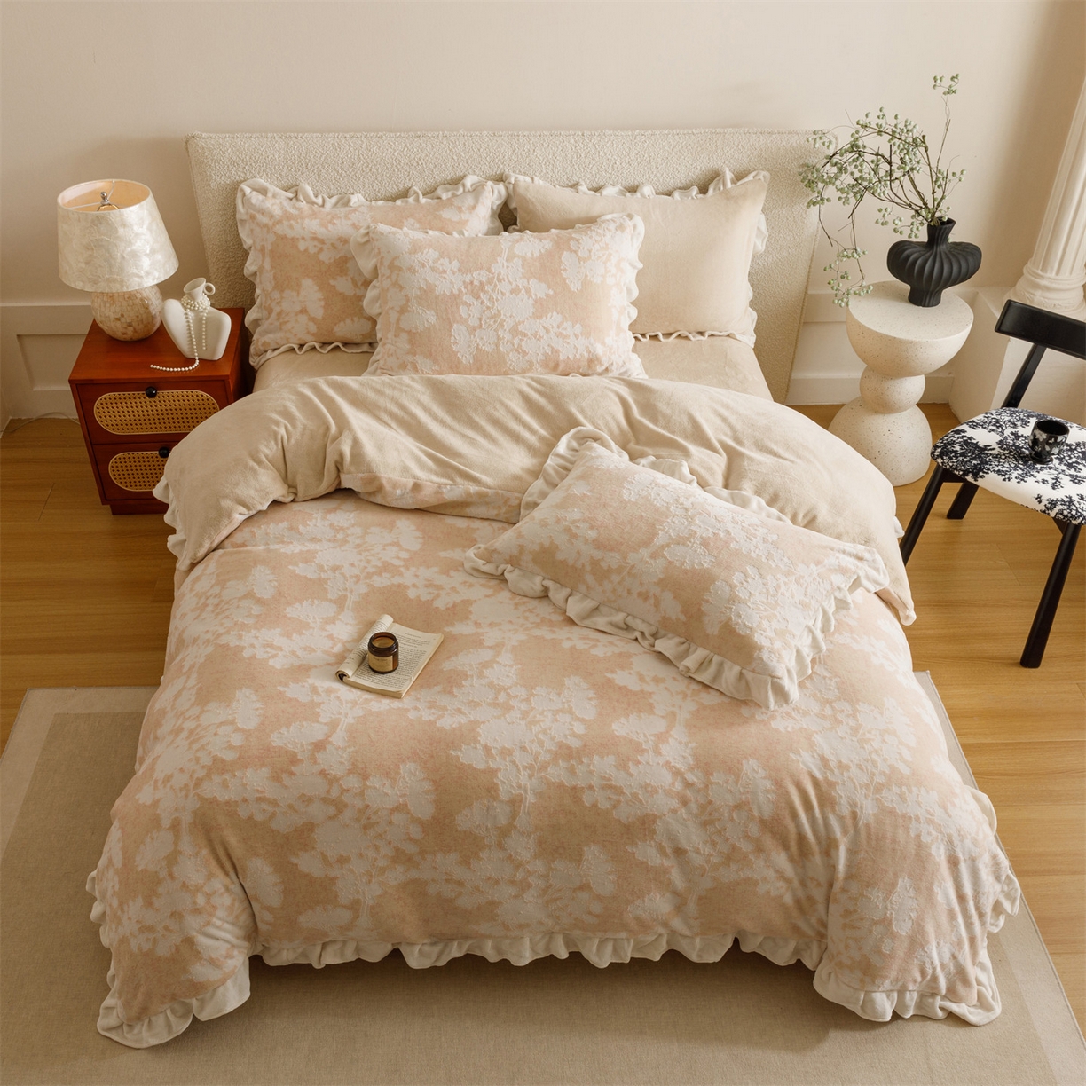 91家纺网 家纺一手货源 找家纺 趣色家纺 2025秋冬新款韩风小清新花边牛奶绒立体烂花四件套 梦幻森林-粉