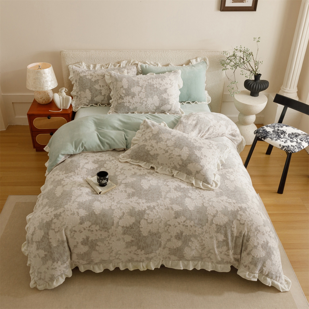 91家纺网 家纺一手货源 找家纺 趣色家纺 2025秋冬新款韩风小清新花边牛奶绒立体烂花四件套 梦幻森林-绿