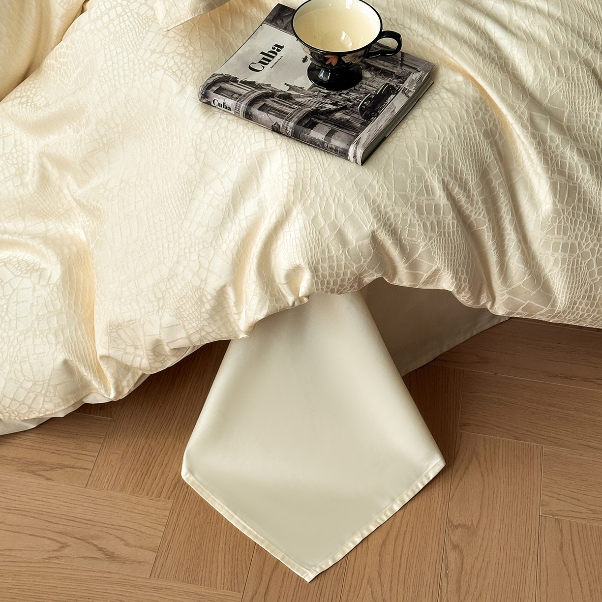 91家纺网 家纺一手货源 找家纺 舒慕家纺 2025新款100支长绒棉浮雕提花四件套 喜玛-白