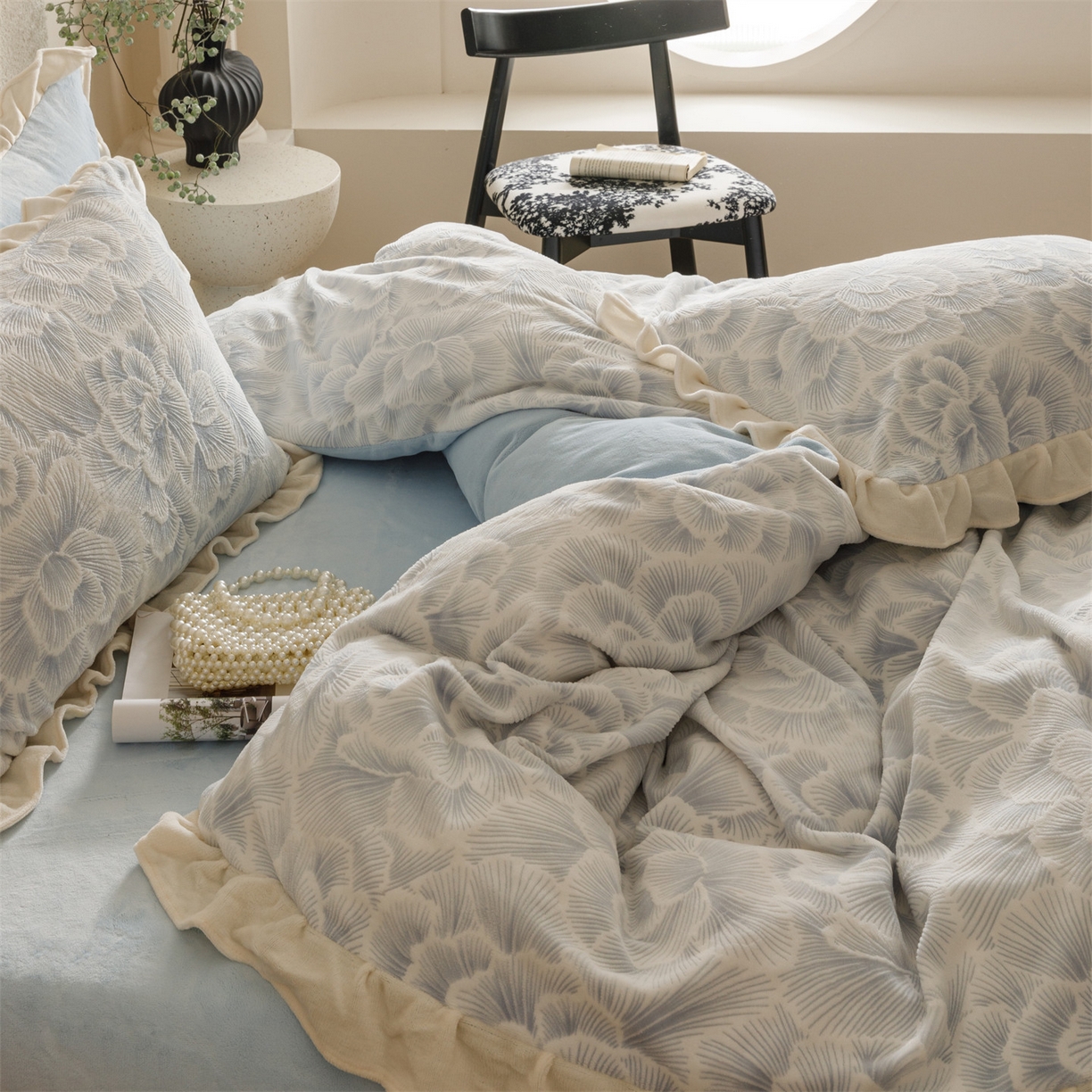 91家纺网 家纺一手货源 找家纺 趣色家纺 2025秋冬新款韩风小清新花边牛奶绒立体烂花四件套 百花绽放-蓝