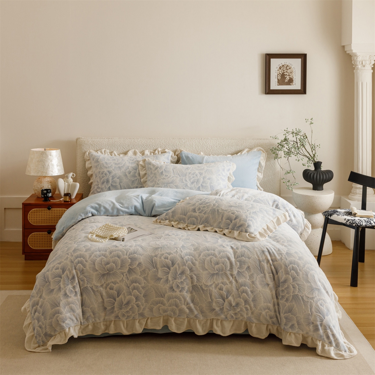 91家纺网 家纺一手货源 找家纺 趣色家纺 2025秋冬新款韩风小清新花边牛奶绒立体烂花四件套 百花绽放-蓝