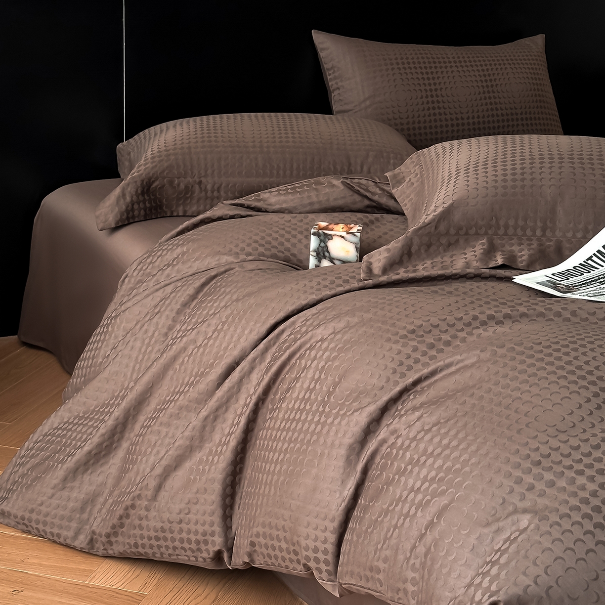 91家纺网 家纺一手货源 找家纺 舒慕家纺 2025新款100支长绒棉浮雕提花四件套 弦月