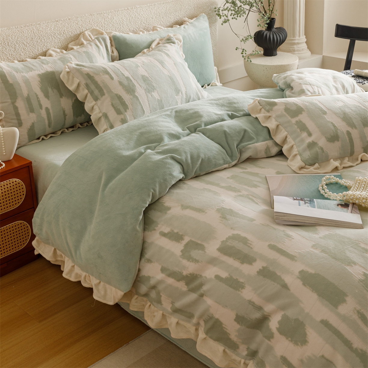 91家纺网 家纺一手货源 找家纺 趣色家纺 2025秋冬新款韩风小清新花边牛奶绒立体烂花四件套 奇想-绿