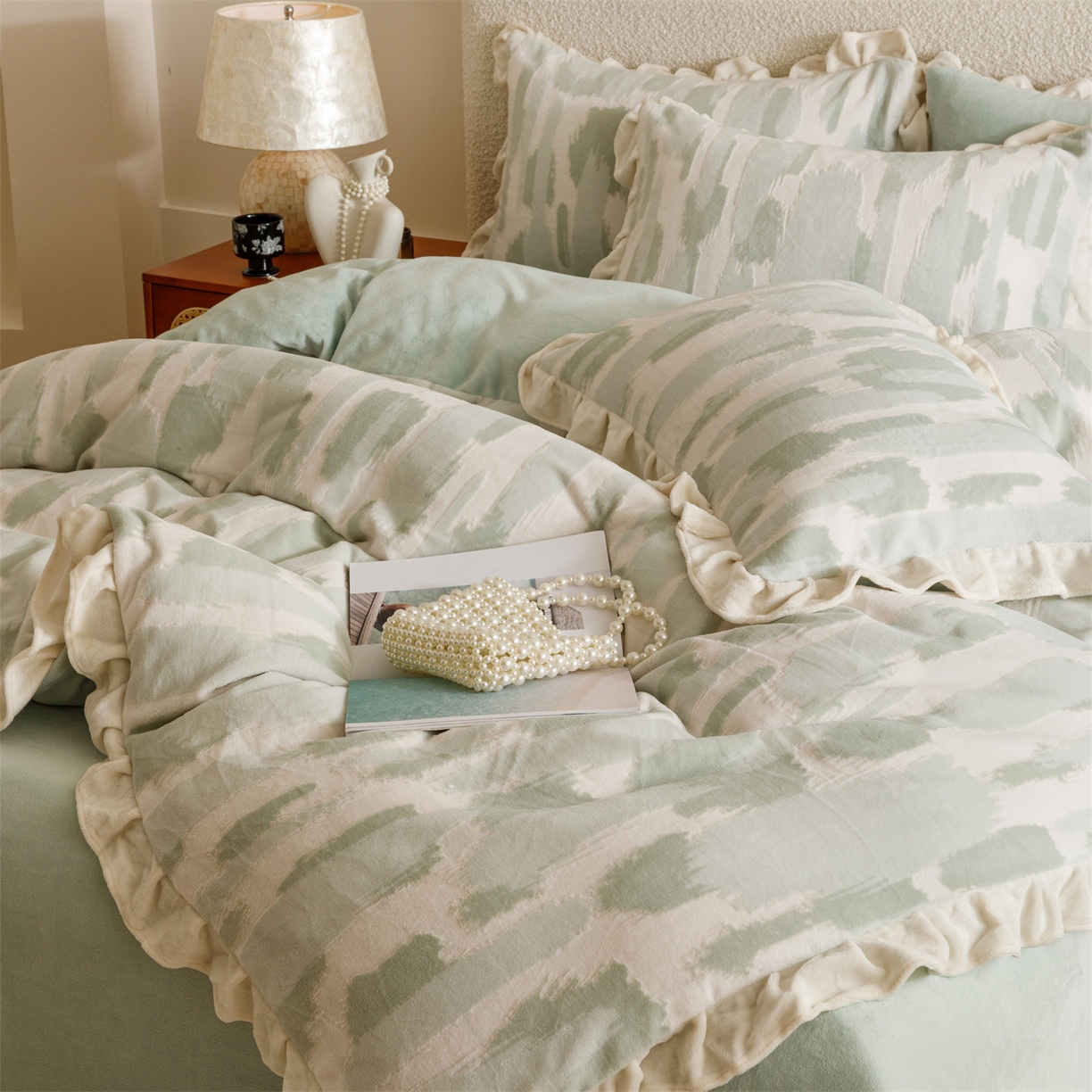 91家纺网 家纺一手货源 找家纺 趣色家纺 2025秋冬新款韩风小清新花边牛奶绒立体烂花四件套 奇想-绿