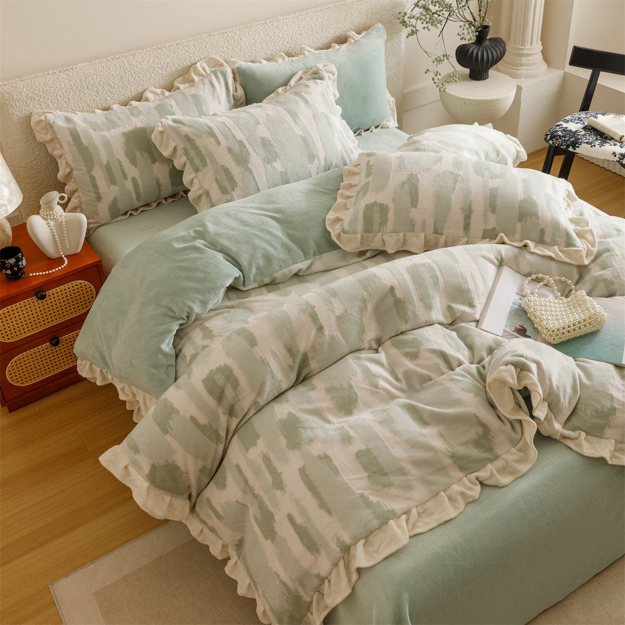 91家纺网 家纺一手货源 找家纺 趣色家纺 2025秋冬新款韩风小清新花边牛奶绒立体烂花四件套 奇想-绿