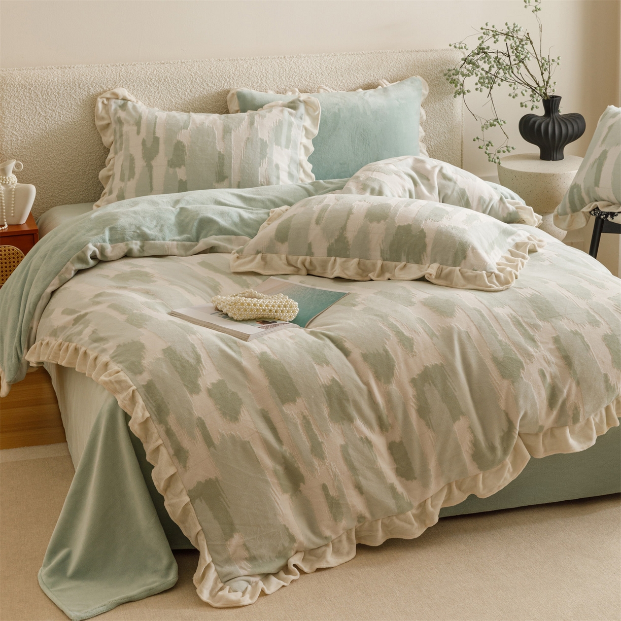 91家纺网 家纺一手货源 找家纺 趣色家纺 2025秋冬新款韩风小清新花边牛奶绒立体烂花四件套 奇想-绿