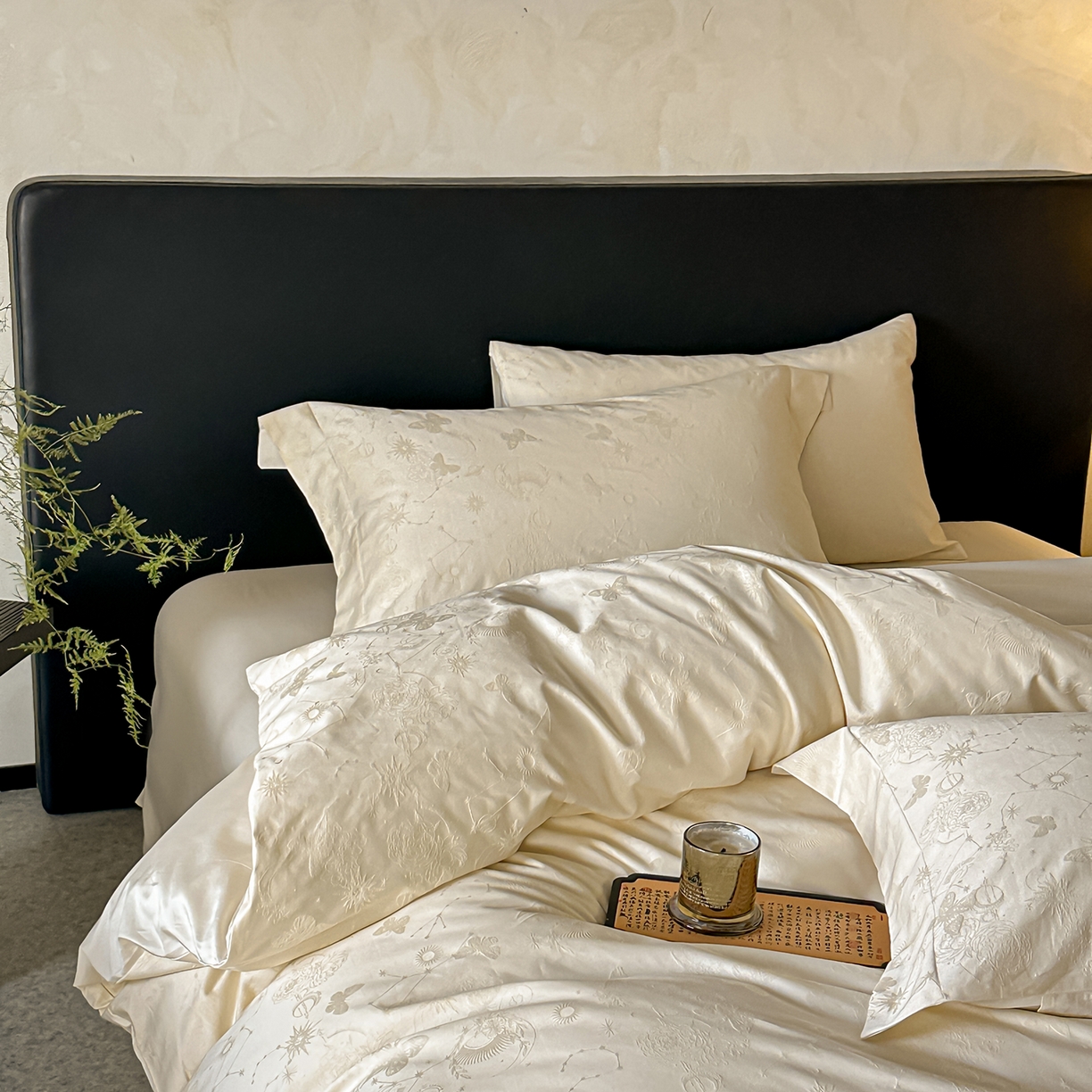 91家纺网 家纺一手货源 找家纺 舒慕家纺 2025新款100支长绒棉浮雕提花四件套 星辰-白