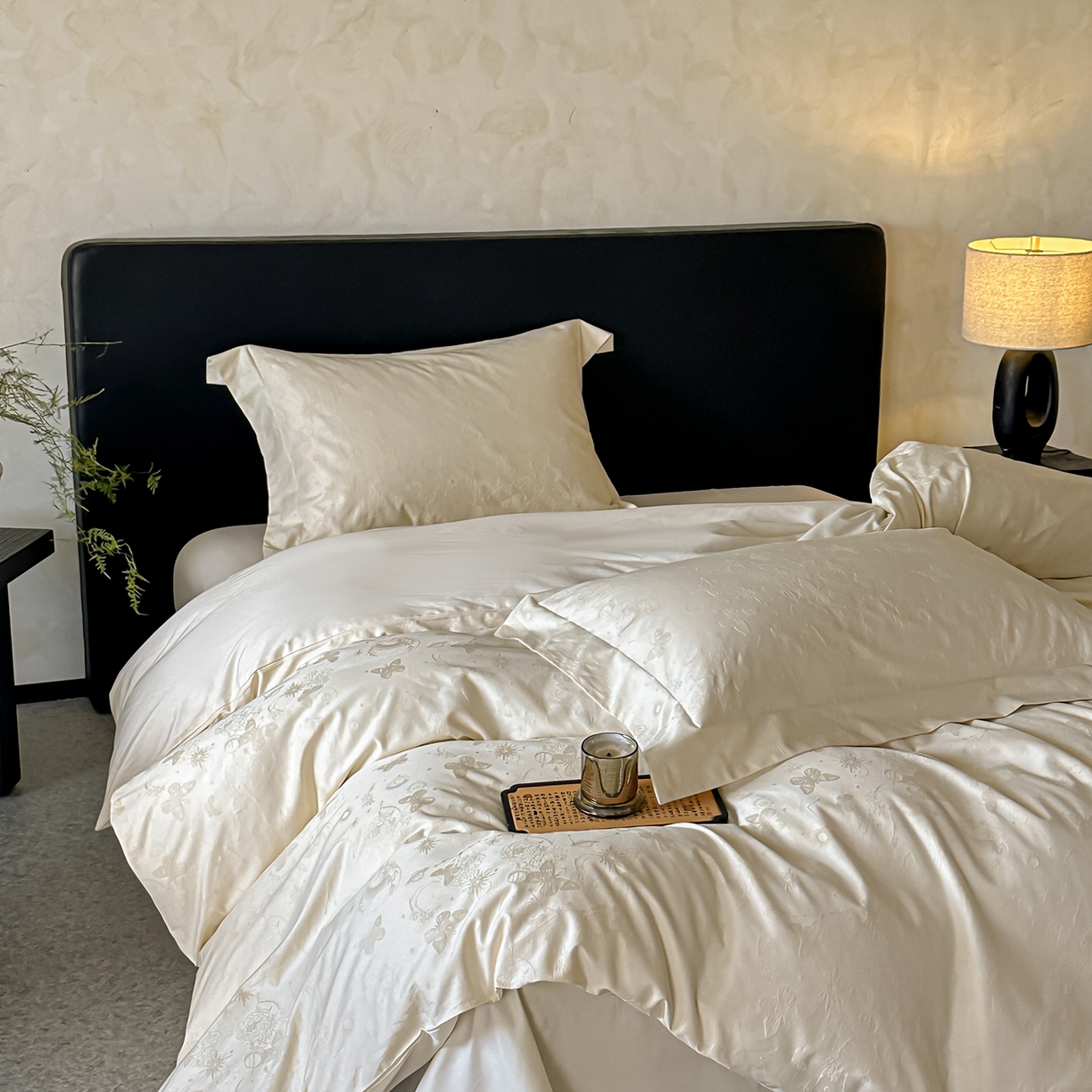 91家纺网 家纺一手货源 找家纺 舒慕家纺 2025新款100支长绒棉浮雕提花四件套 星辰-白