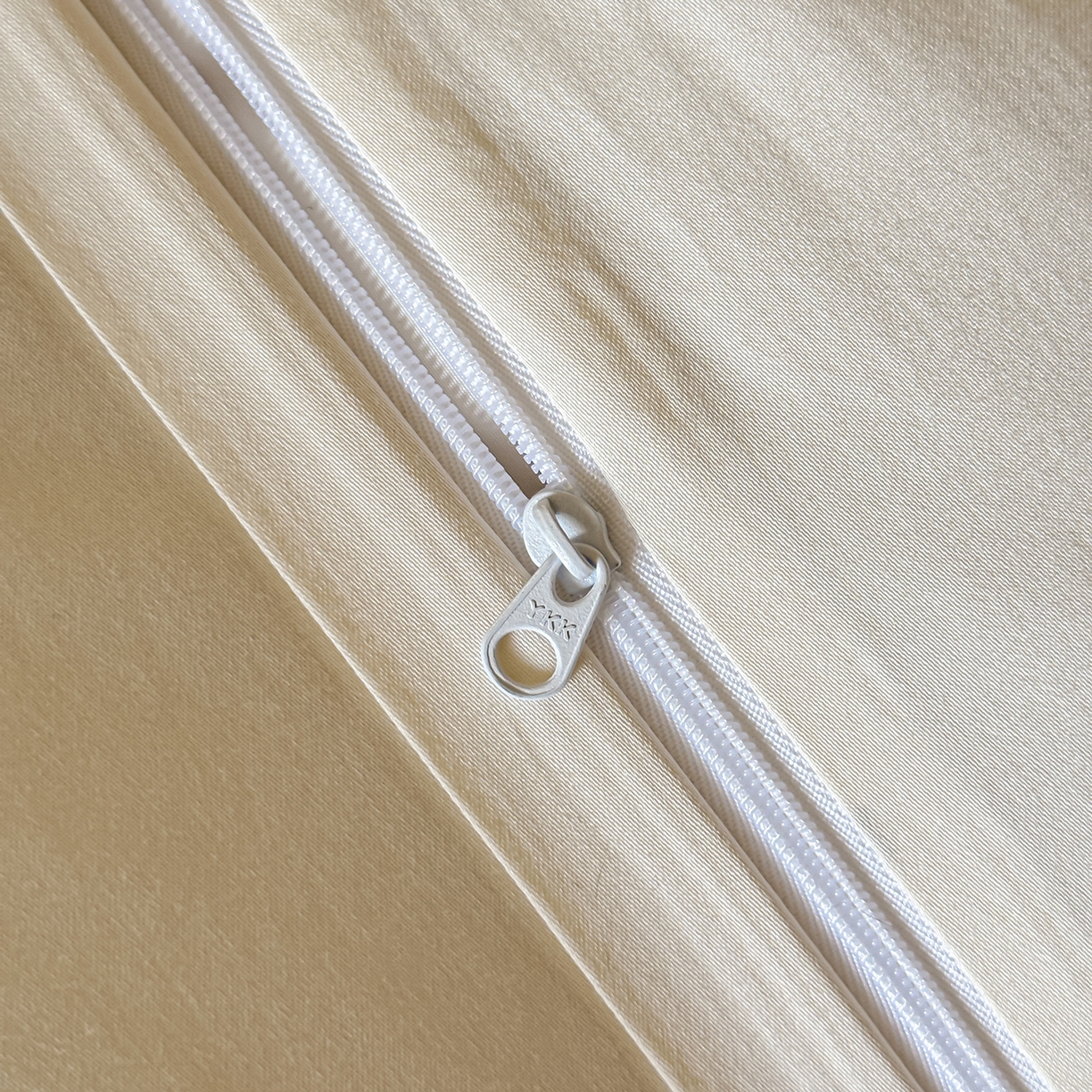 91家纺网 家纺一手货源 找家纺 舒慕家纺 2025新款100支长绒棉浮雕提花四件套 星辰-白