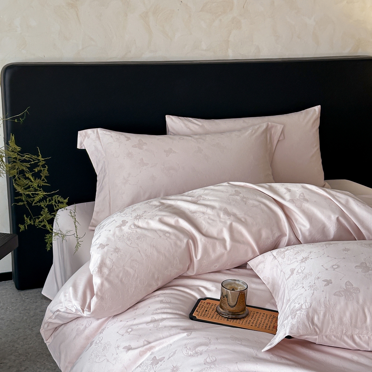 91家纺网 家纺一手货源 找家纺 舒慕家纺 2025新款100支长绒棉浮雕提花四件套 星辰-粉