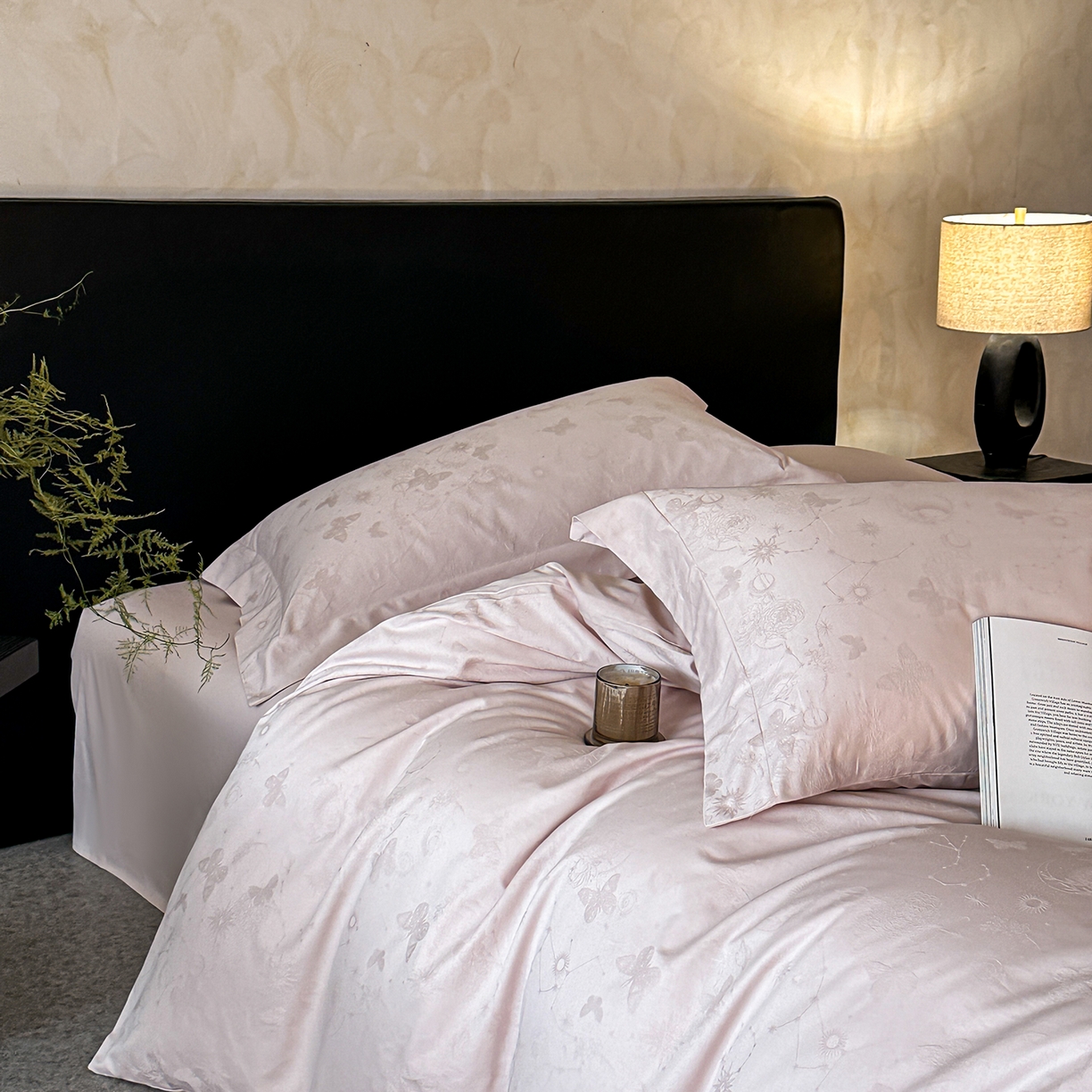 91家纺网 家纺一手货源 找家纺 舒慕家纺 2025新款100支长绒棉浮雕提花四件套 星辰-粉