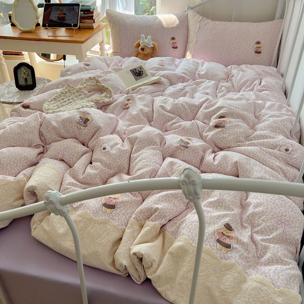 91家纺网 家纺一手货源 找家纺 暖芯优选 2025秋冬新品韩国小清新有氧提花人字纹双层纱全棉蕾丝花边加厚四件套 海棠轻语-大花边