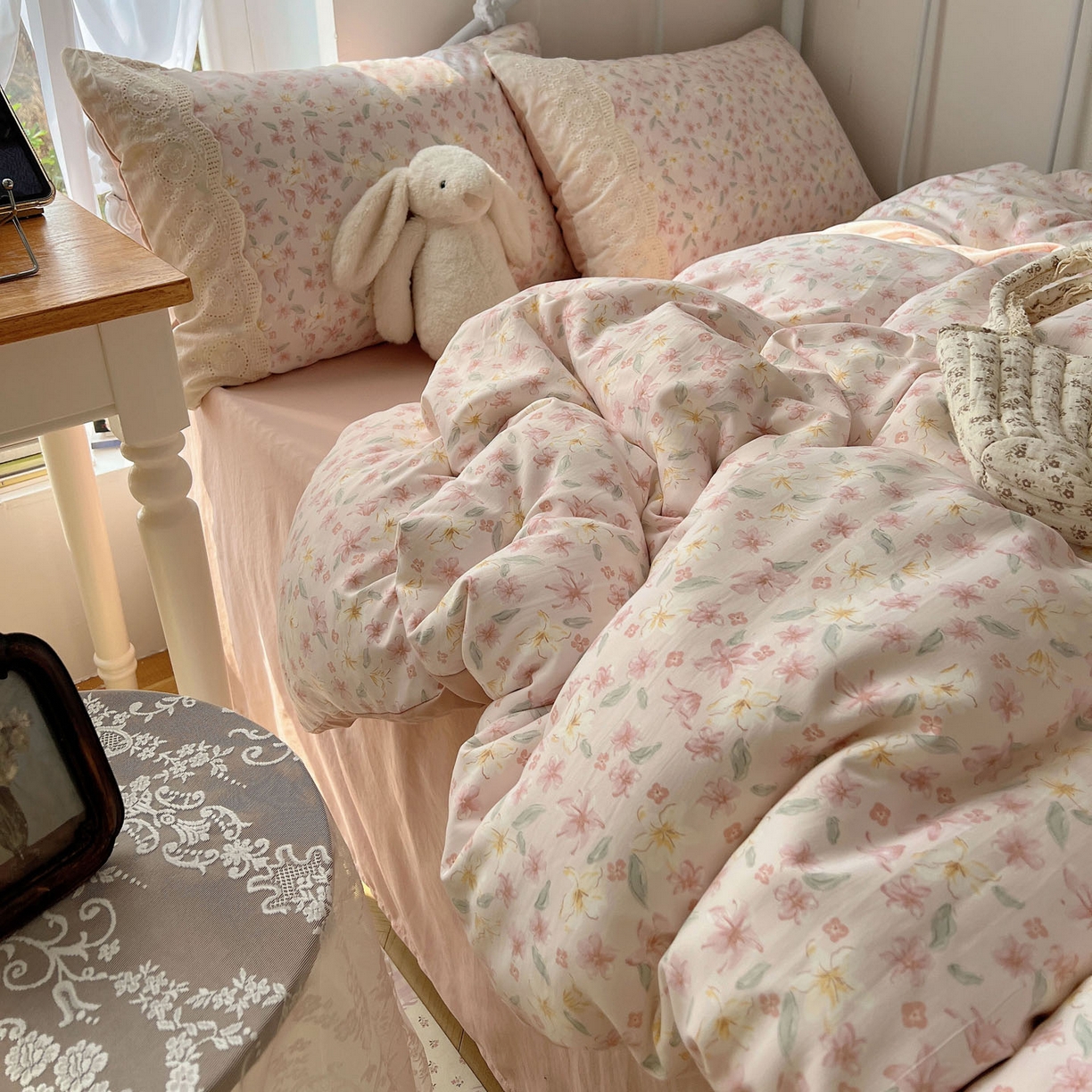 91家纺网 家纺一手货源 找家纺 暖芯优选 2025秋冬新品韩国小清新有氧提花人字纹双层纱全棉蕾丝花边加厚四件套 盎然-大花边