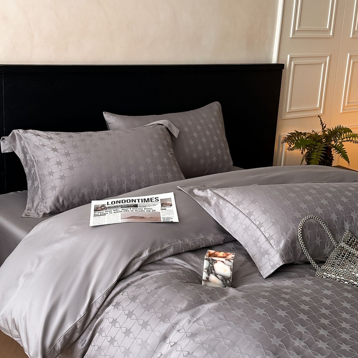 91家纺网 家纺一手货源 找家纺 舒慕家纺 2025新款100支长绒棉浮雕提花四件套 星柠-深灰