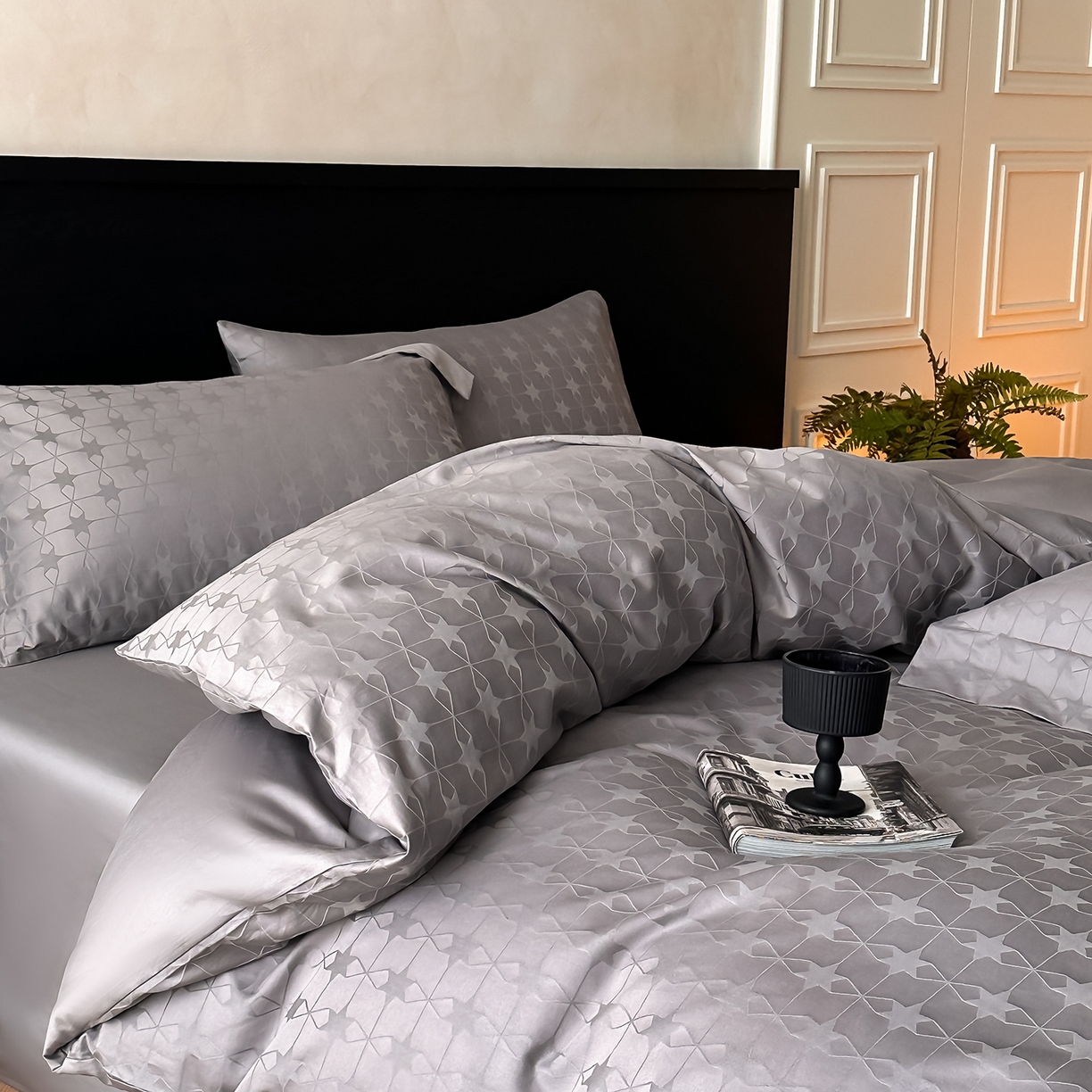 91家纺网 家纺一手货源 找家纺 舒慕家纺 2025新款100支长绒棉浮雕提花四件套 星柠-深灰