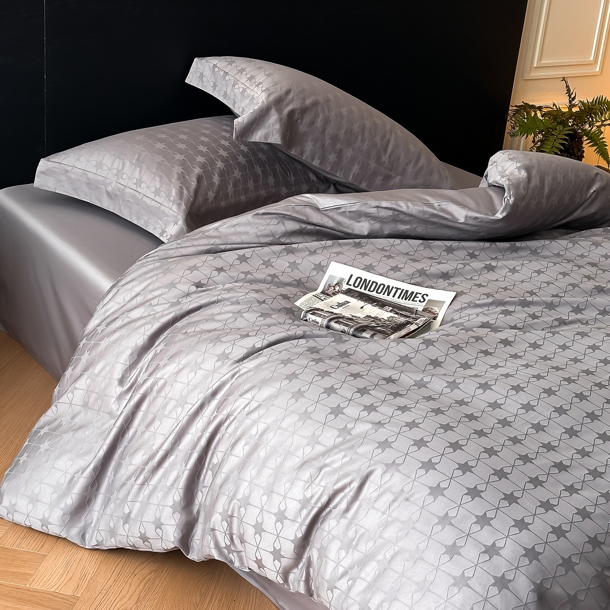 91家纺网 家纺一手货源 找家纺 舒慕家纺 2025新款100支长绒棉浮雕提花四件套 星柠-深灰