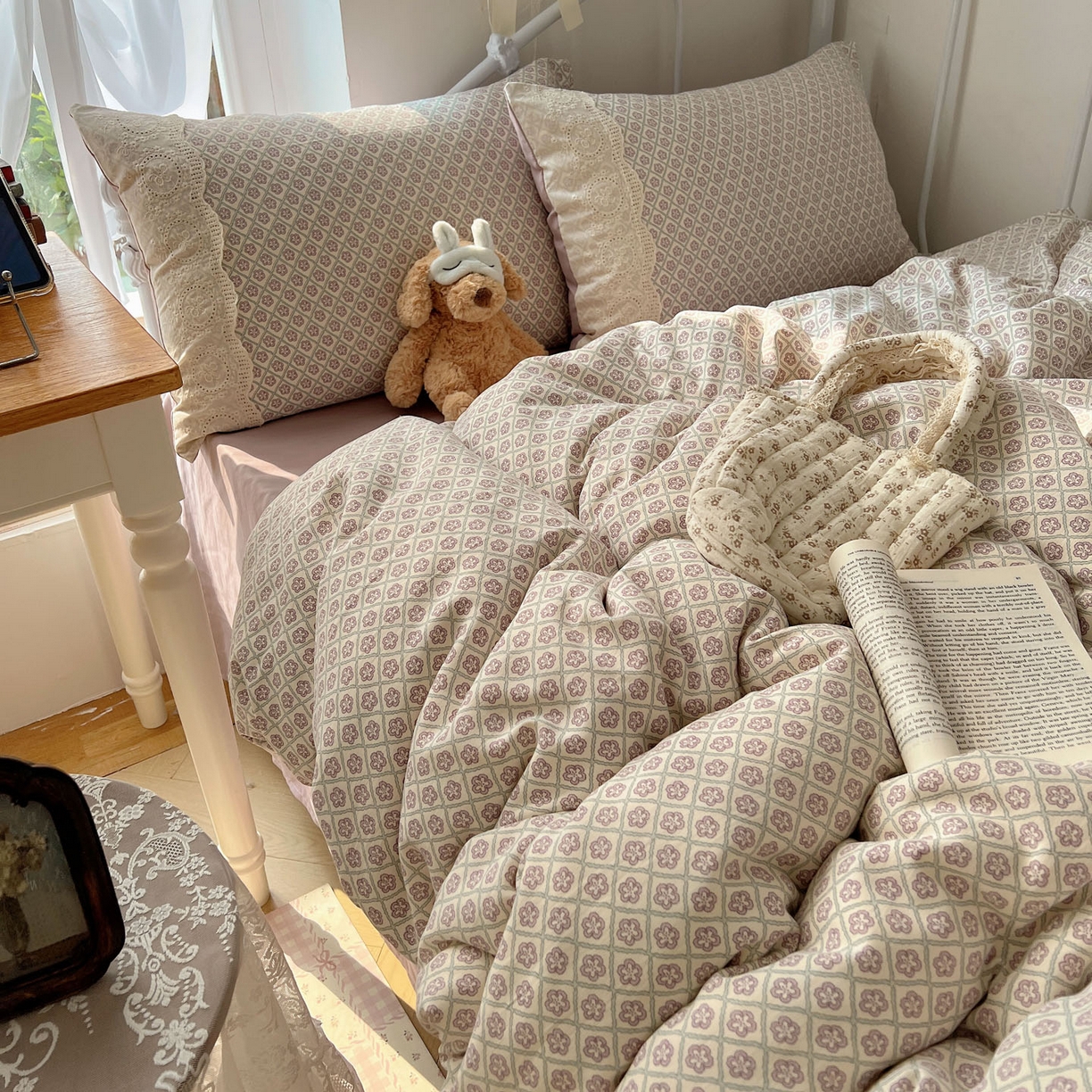 91家纺网 家纺一手货源 找家纺 暖芯优选 2025秋冬新品韩国小清新有氧提花人字纹双层纱全棉蕾丝花边加厚四件套 莫奈花园-大花边