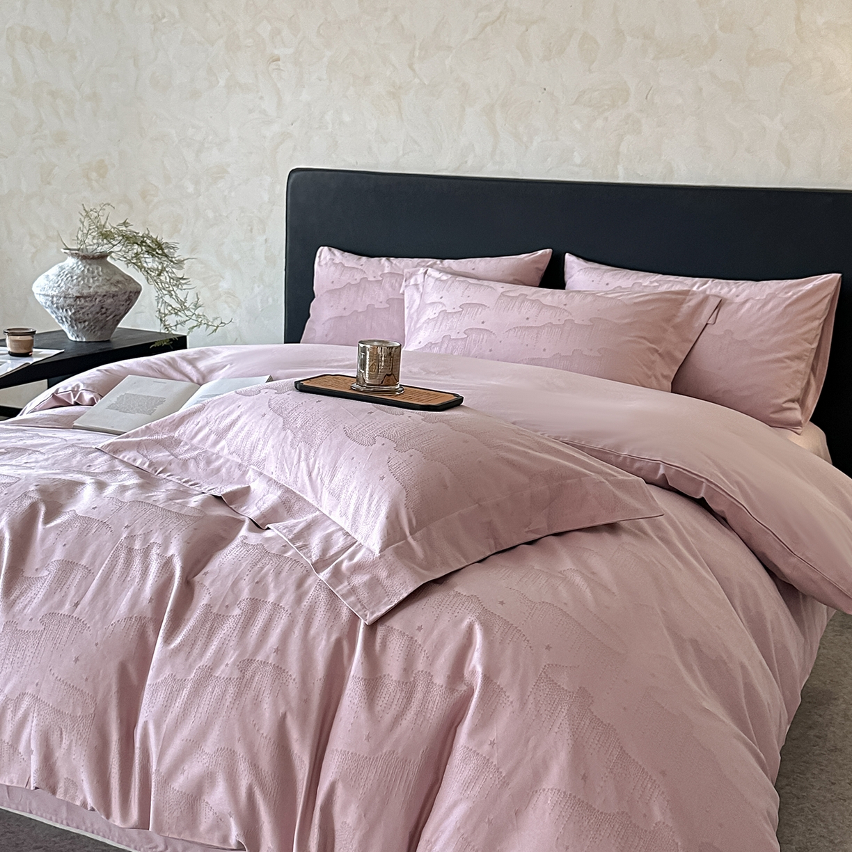 91家纺网 家纺一手货源 找家纺 舒慕家纺 2025新款100支长绒棉浮雕提花四件套 星雨