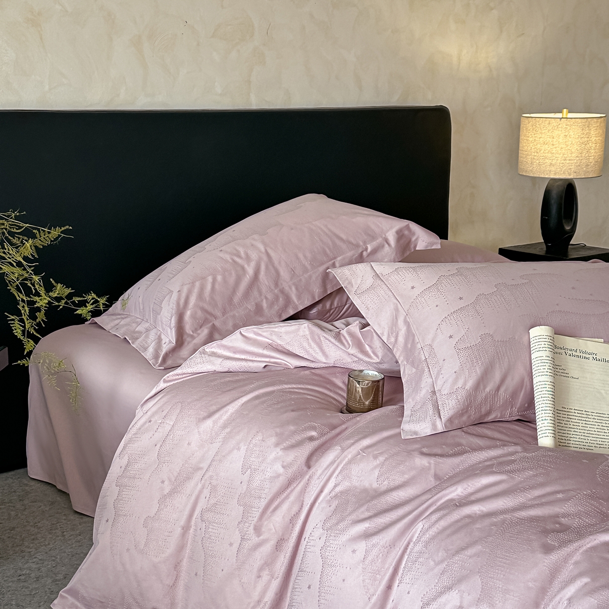 91家纺网 家纺一手货源 找家纺 舒慕家纺 2025新款100支长绒棉浮雕提花四件套 星雨