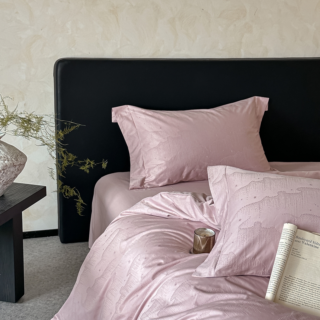 91家纺网 家纺一手货源 找家纺 舒慕家纺 2025新款100支长绒棉浮雕提花四件套 星雨