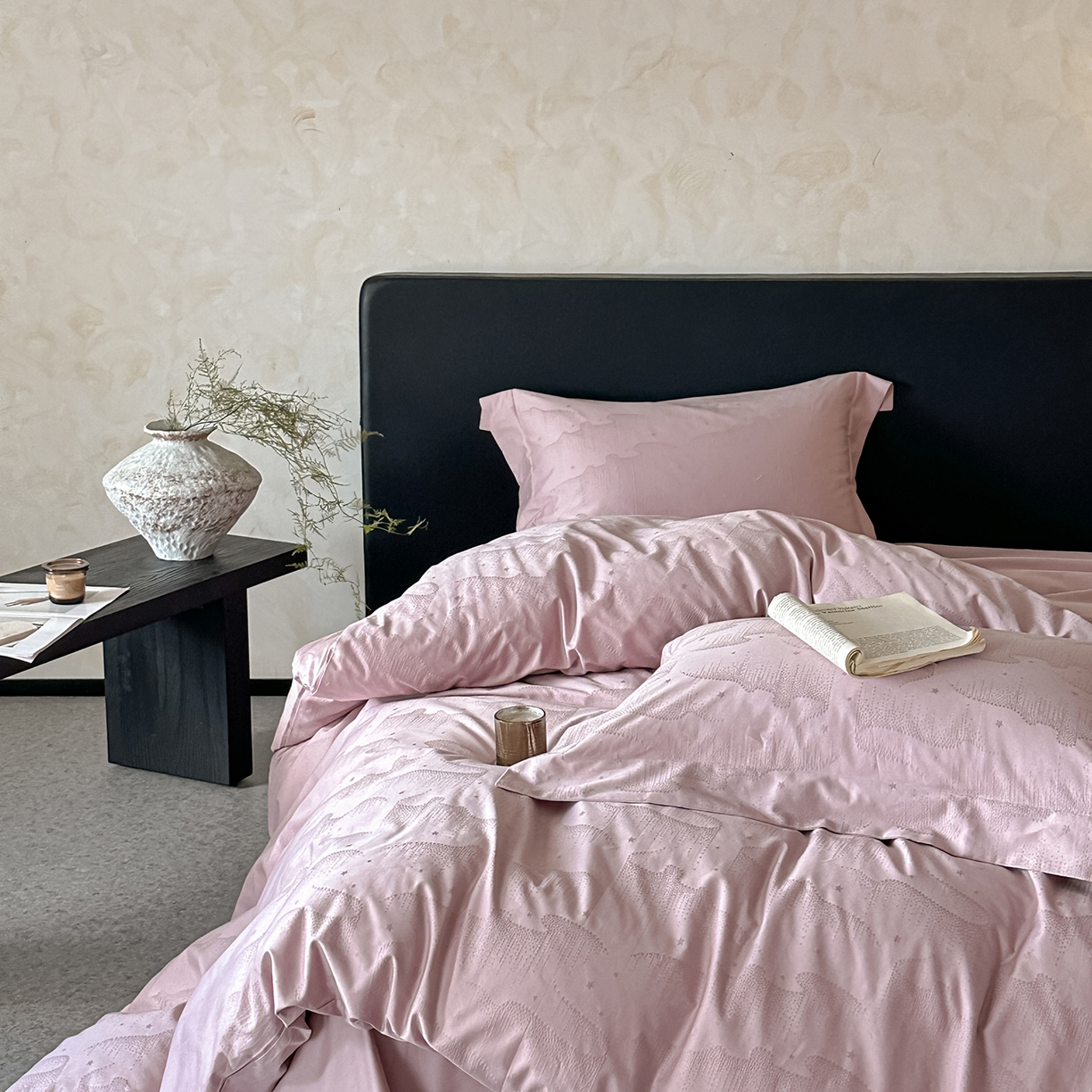 91家纺网 家纺一手货源 找家纺 舒慕家纺 2025新款100支长绒棉浮雕提花四件套 星雨