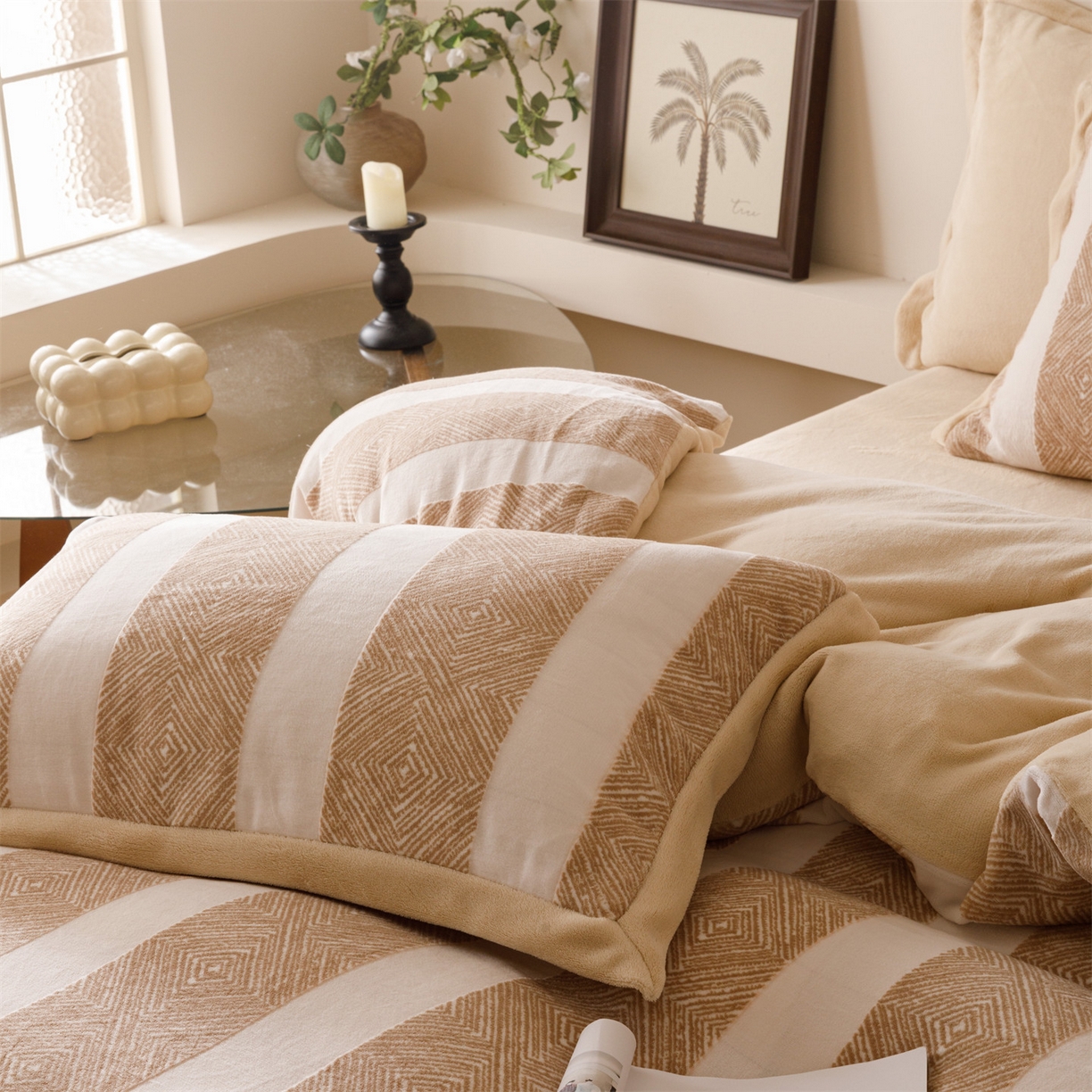 91家纺网 家纺一手货源 找家纺 趣色家纺 2025秋冬新款无印风宽边立体烂花牛奶绒四件套 条纹主义-卡其