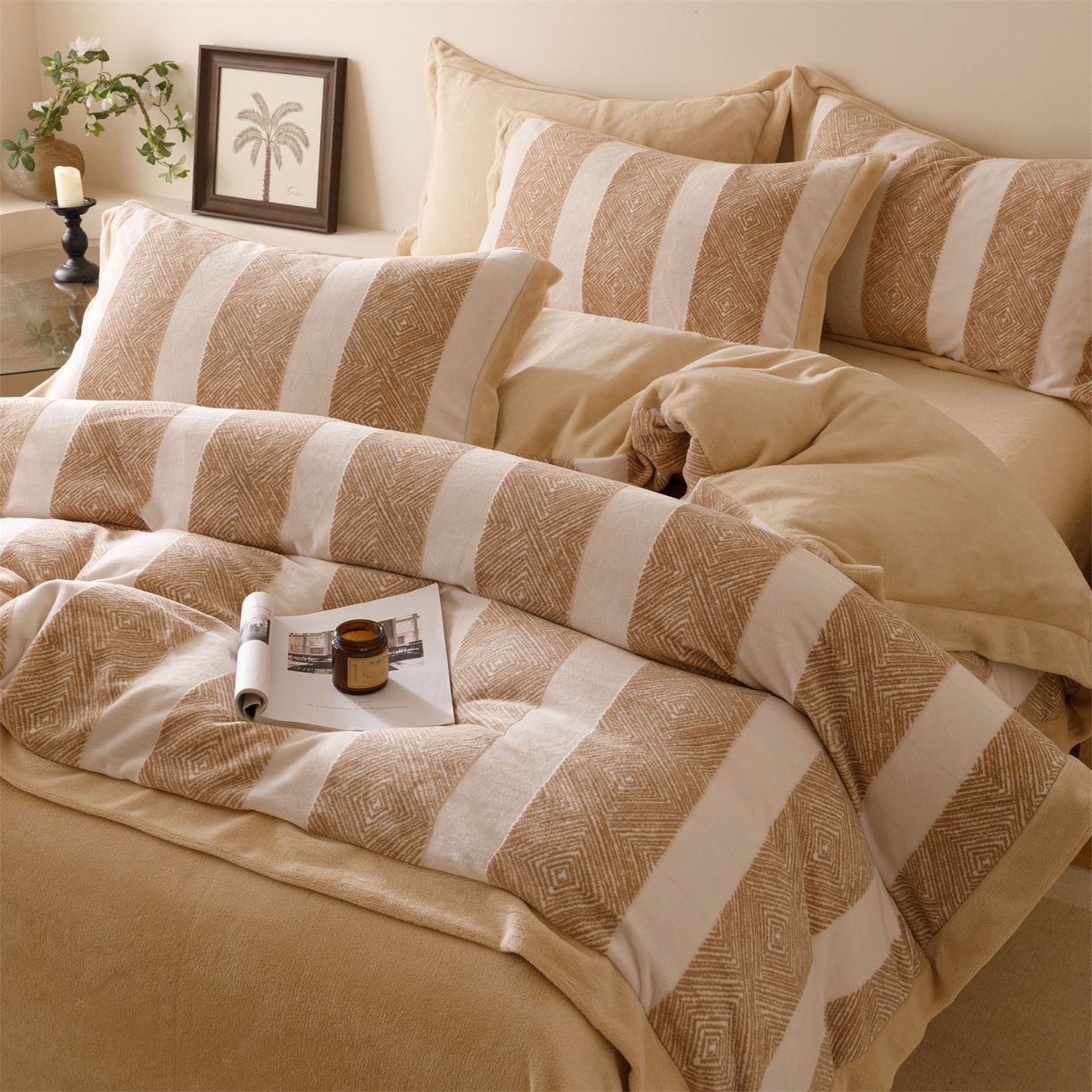 91家纺网 家纺一手货源 找家纺 趣色家纺 2025秋冬新款无印风宽边立体烂花牛奶绒四件套 条纹主义-卡其