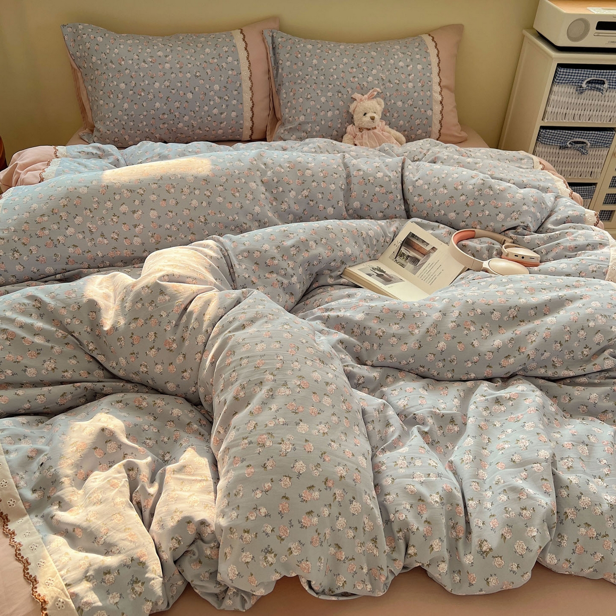 91家纺网 家纺一手货源 找家纺 暖芯优选 2025秋冬新品韩国小清新有氧提花人字纹双层纱全棉蕾丝花边加厚四件套 春雨绵绵-小花边