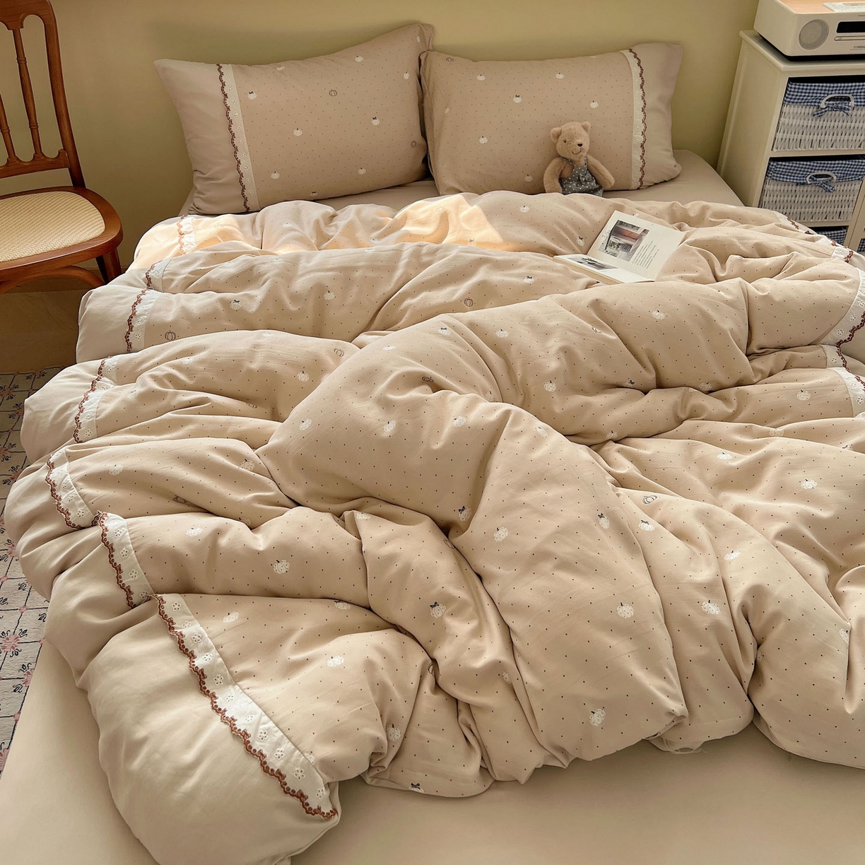 91家纺网 家纺一手货源 找家纺 暖芯优选 2025秋冬新品韩国小清新有氧提花人字纹双层纱全棉蕾丝花边加厚四件套 浪漫点点-小花边