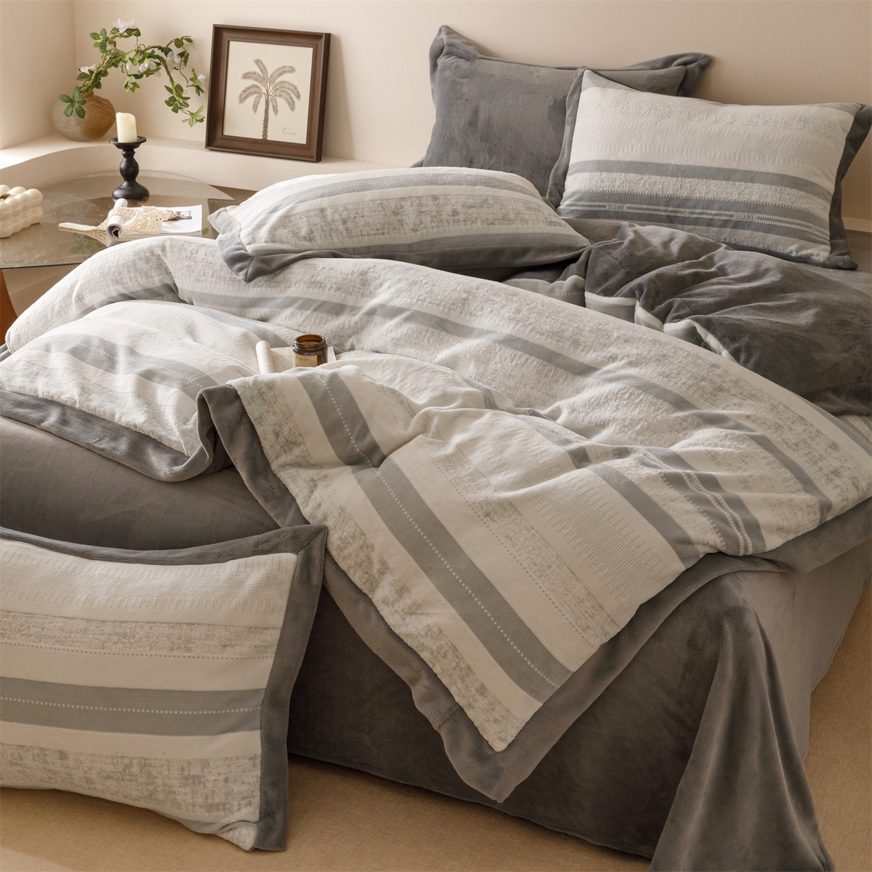 91家纺网 家纺一手货源 找家纺 趣色家纺 2025秋冬新款无印风宽边立体烂花牛奶绒四件套 简约人生-灰