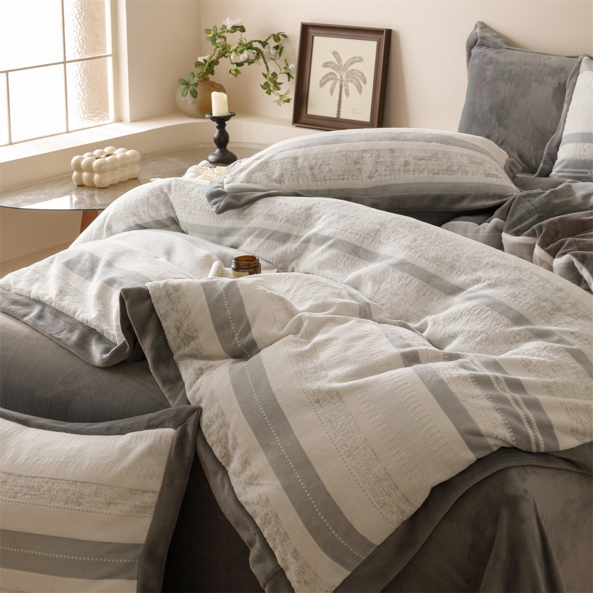 91家纺网 家纺一手货源 找家纺 趣色家纺 2025秋冬新款无印风宽边立体烂花牛奶绒四件套 简约人生-灰