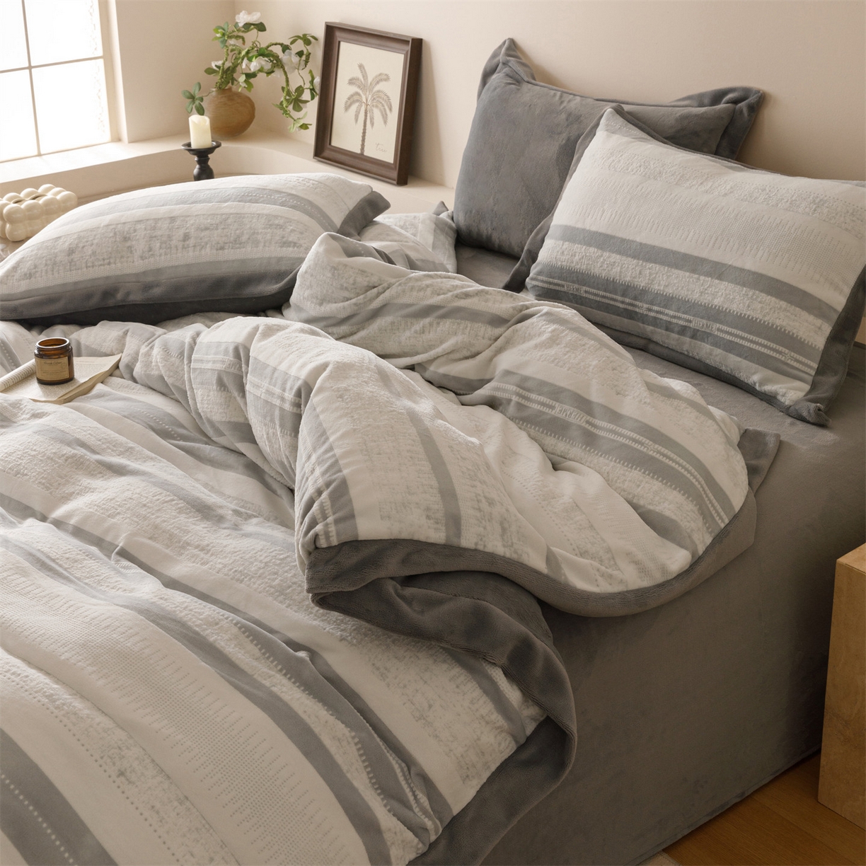 91家纺网 家纺一手货源 找家纺 趣色家纺 2025秋冬新款无印风宽边立体烂花牛奶绒四件套 简约人生-灰