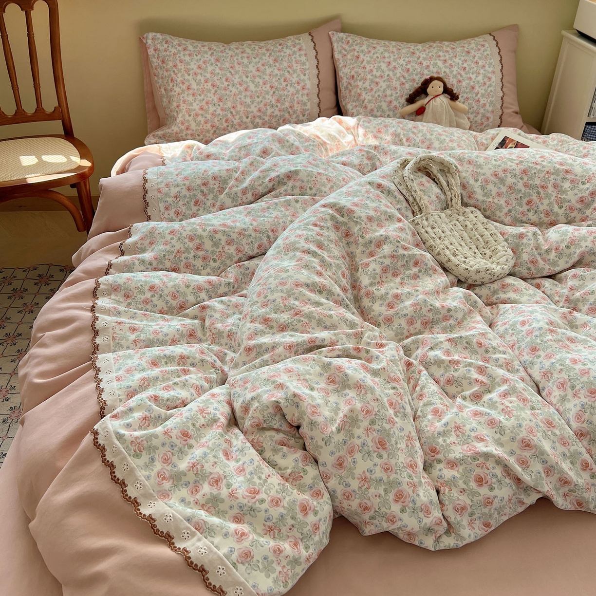 91家纺网 家纺一手货源 找家纺 暖芯优选 2025秋冬新品韩国小清新有氧提花人字纹双层纱全棉蕾丝花边加厚四件套 芊芊花海-小花边