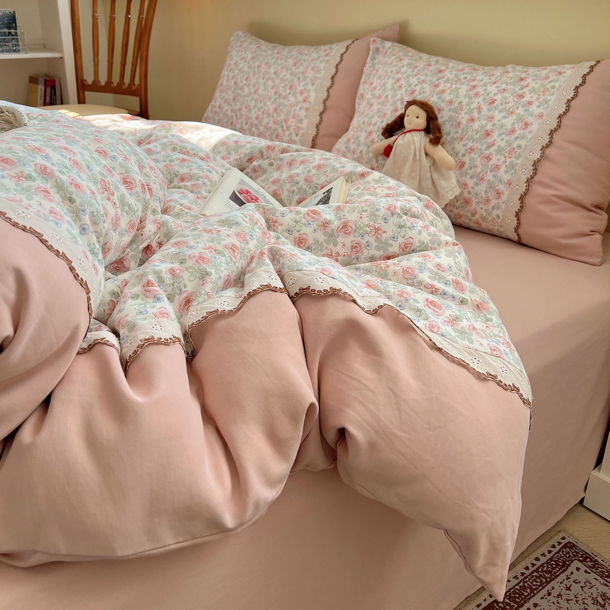 91家纺网 家纺一手货源 找家纺 暖芯优选 2025秋冬新品韩国小清新有氧提花人字纹双层纱全棉蕾丝花边加厚四件套 芊芊花海-小花边