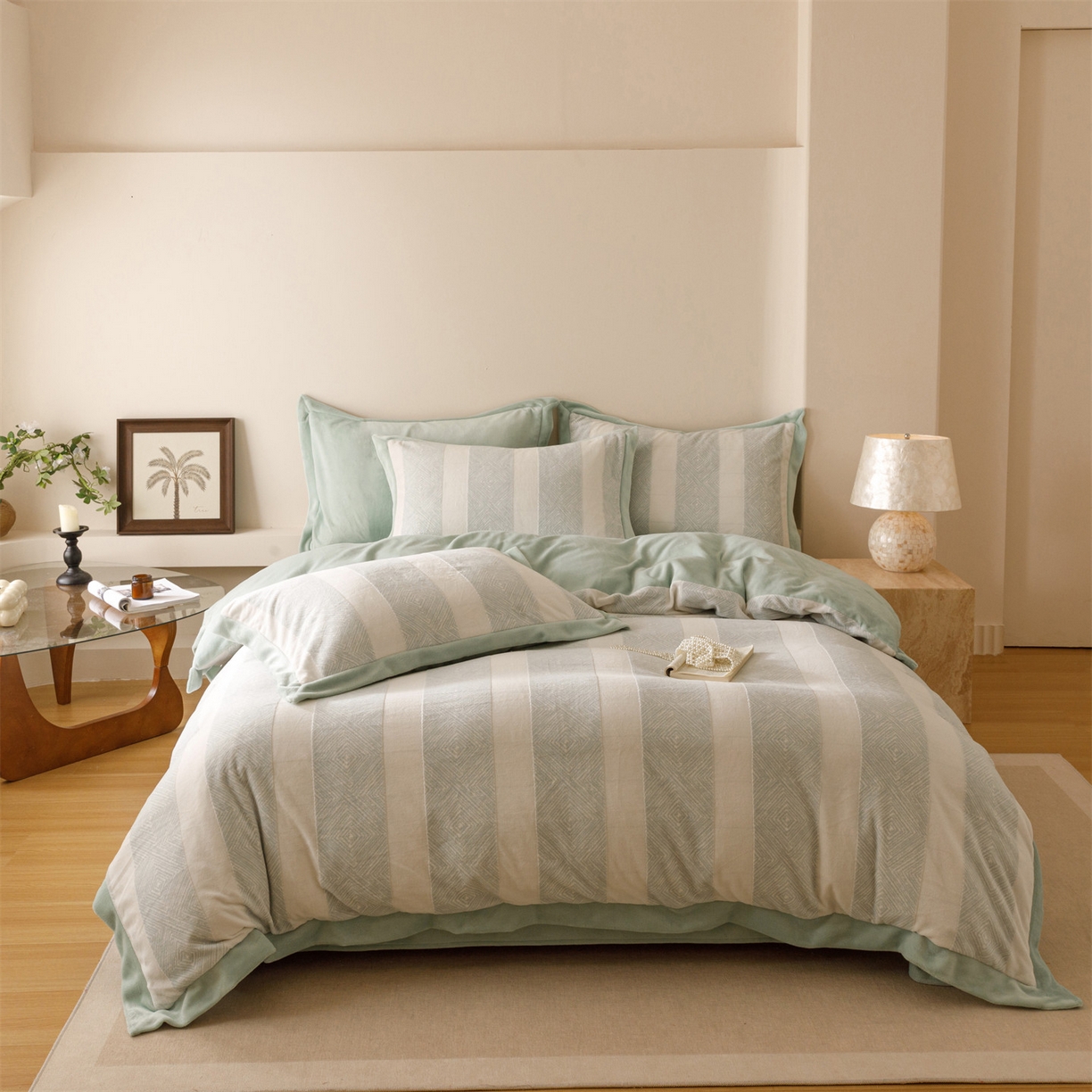 91家纺网 家纺一手货源 找家纺 趣色家纺 2025秋冬新款无印风宽边立体烂花牛奶绒四件套 简约人生-绿