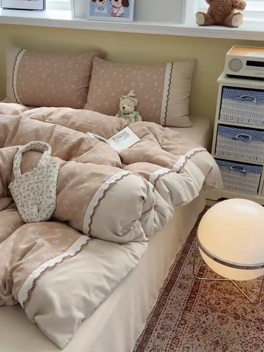 91家纺网 家纺一手货源 找家纺 暖芯优选 2025秋冬新品韩国小清新有氧提花人字纹双层纱全棉蕾丝花边加厚四件套 清风序语-小花边