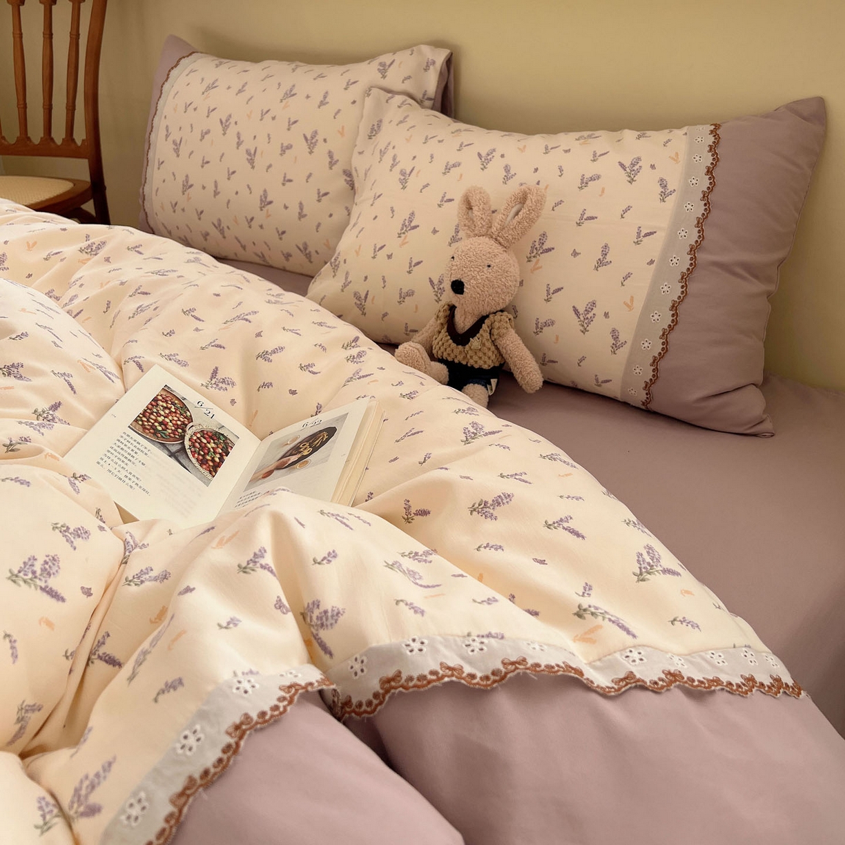 91家纺网 家纺一手货源 找家纺 暖芯优选 2025秋冬新品韩国小清新有氧提花人字纹双层纱全棉蕾丝花边加厚四件套 薰衣草-小花边