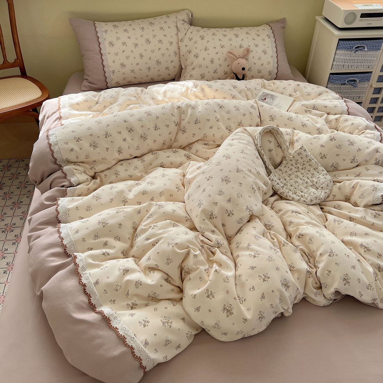 91家纺网 家纺一手货源 找家纺 暖芯优选 2025秋冬新品韩国小清新有氧提花人字纹双层纱全棉蕾丝花边加厚四件套 栀子花信-小花边