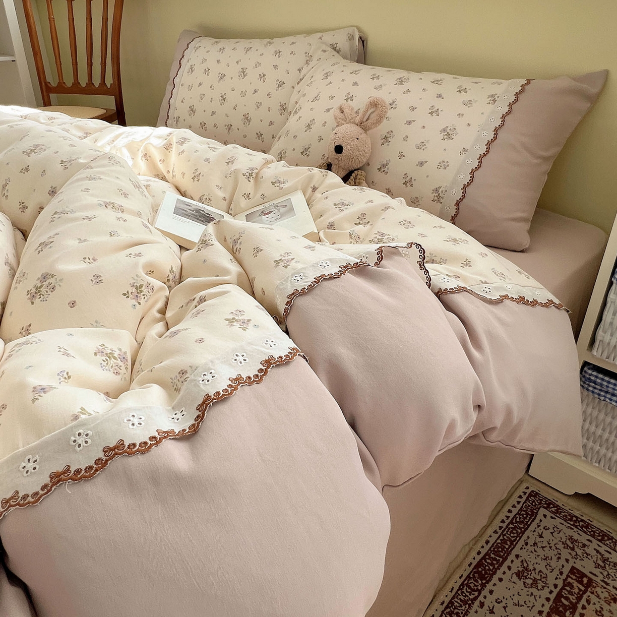 91家纺网 家纺一手货源 找家纺 暖芯优选 2025秋冬新品韩国小清新有氧提花人字纹双层纱全棉蕾丝花边加厚四件套 栀子花信-小花边